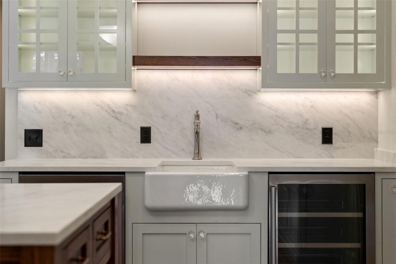 250 Mirror Lake Drive N, Saint Petersburg, FL 33701 Photo