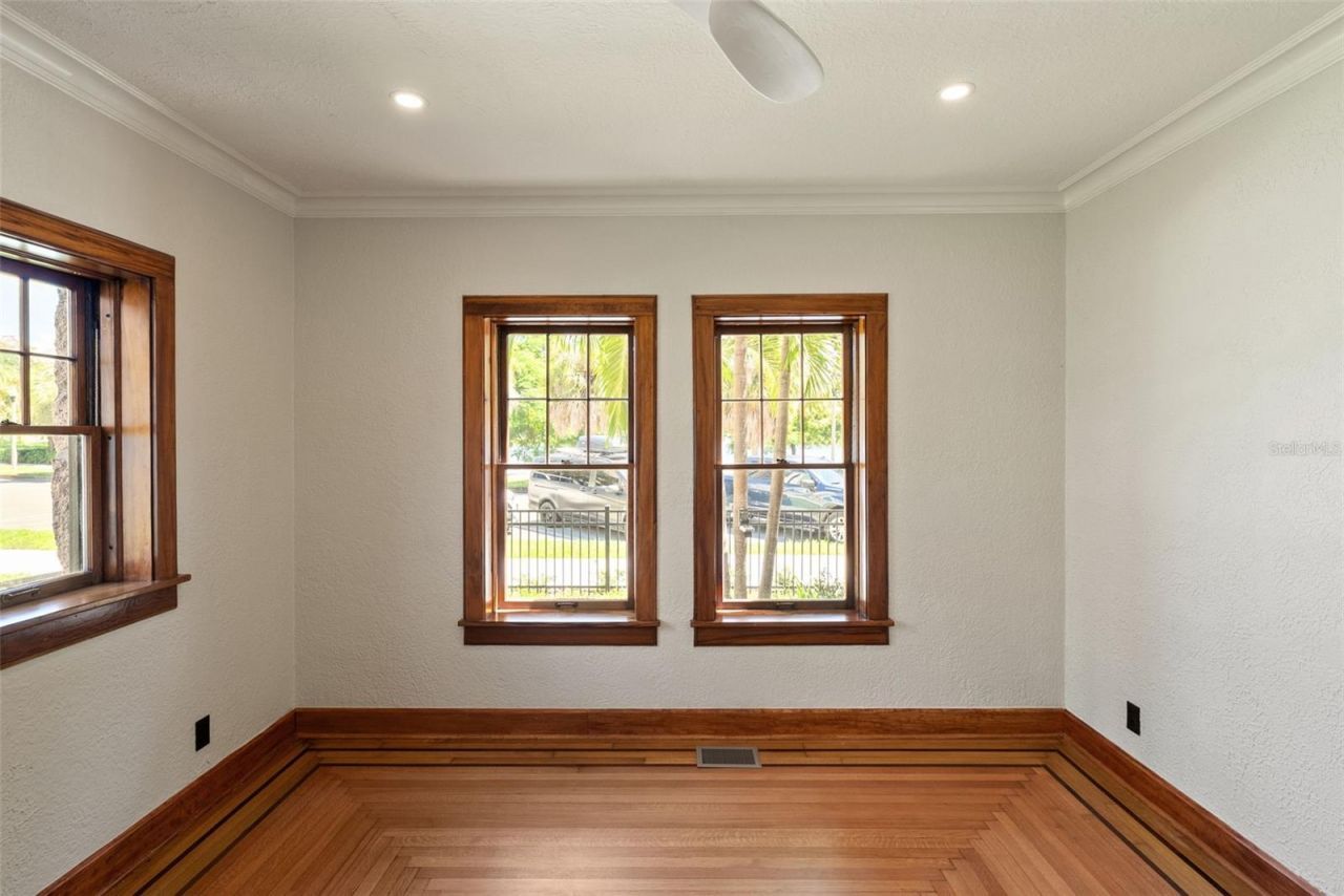 250 Mirror Lake Drive N, Saint Petersburg, FL 33701 Photo