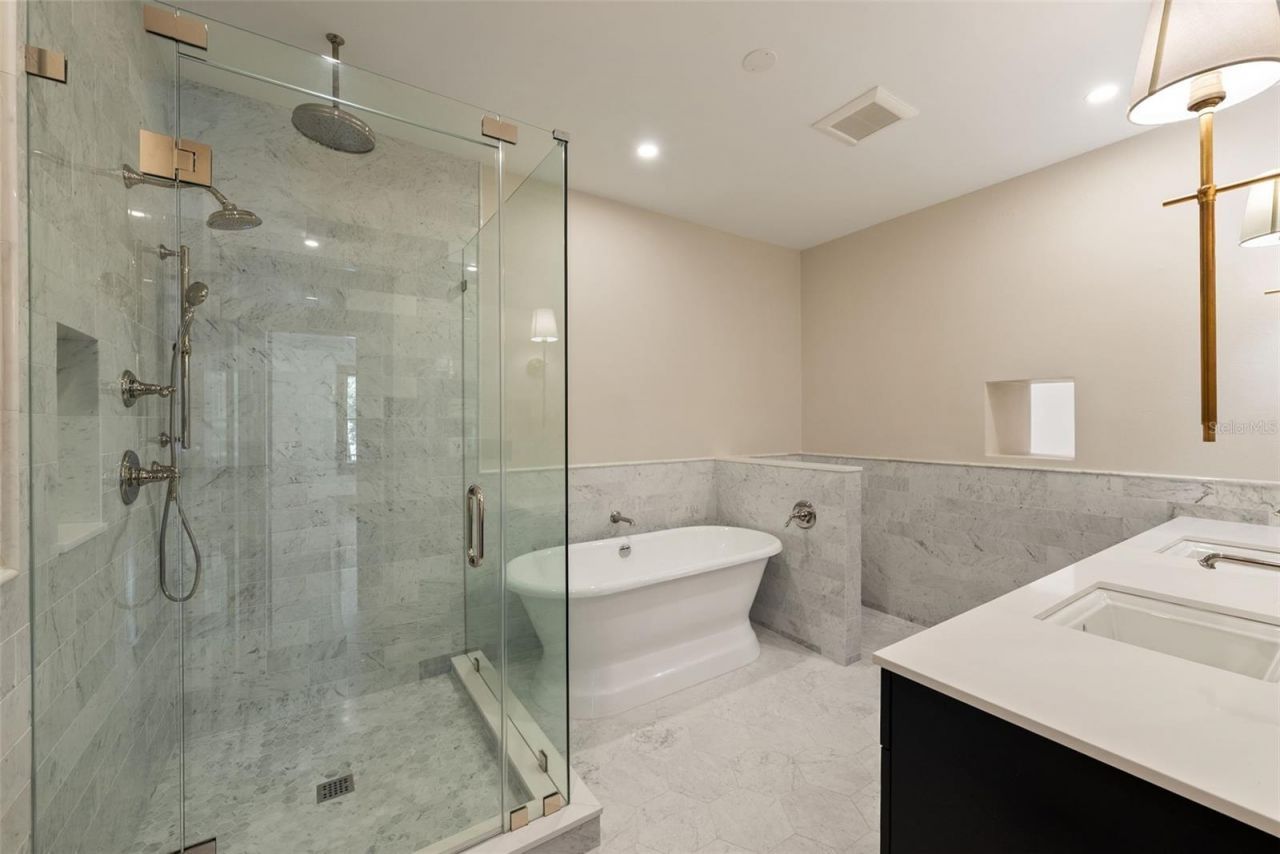 250 Mirror Lake Drive N, Saint Petersburg, FL 33701 Photo