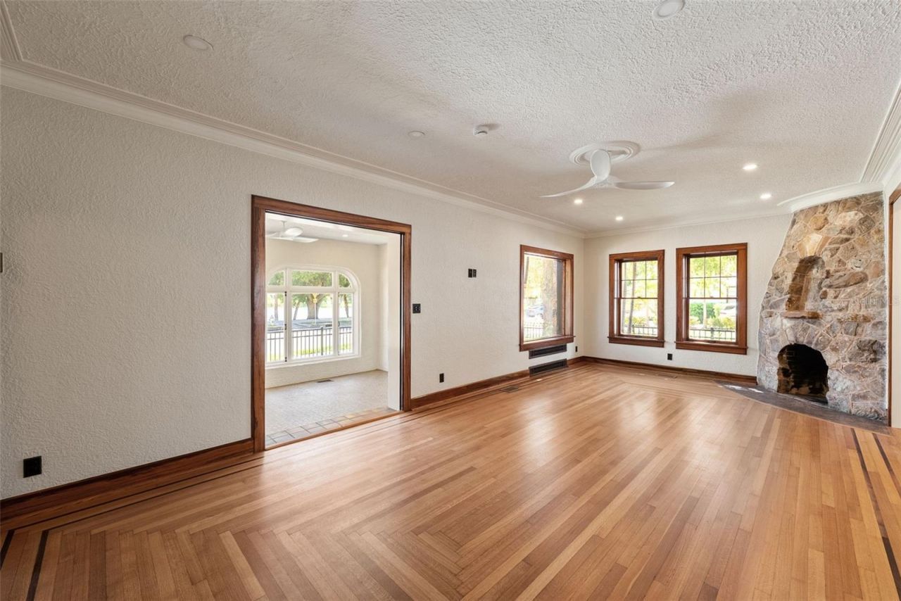 250 Mirror Lake Drive N, Saint Petersburg, FL 33701 Photo