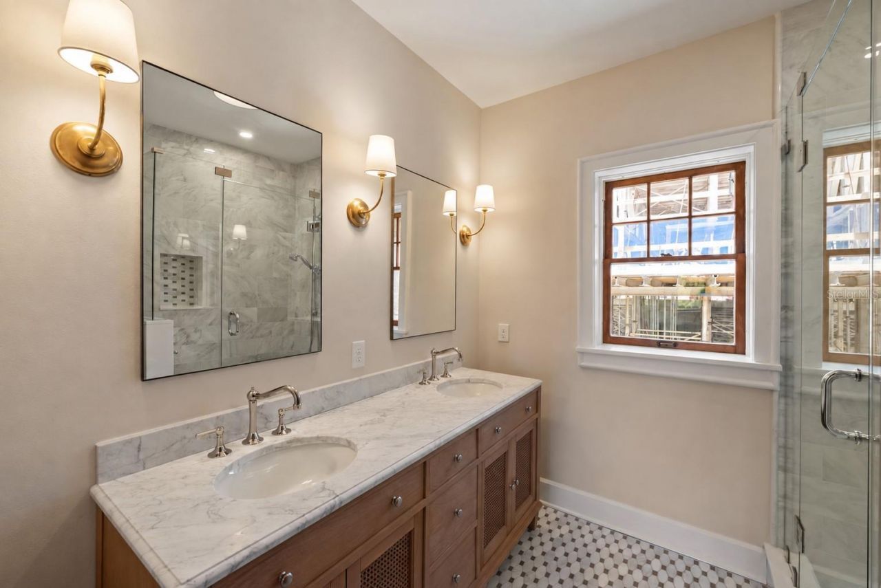 250 Mirror Lake Drive N, Saint Petersburg, FL 33701 Photo
