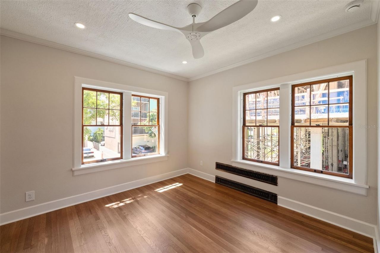 250 Mirror Lake Drive N, Saint Petersburg, FL 33701 Photo