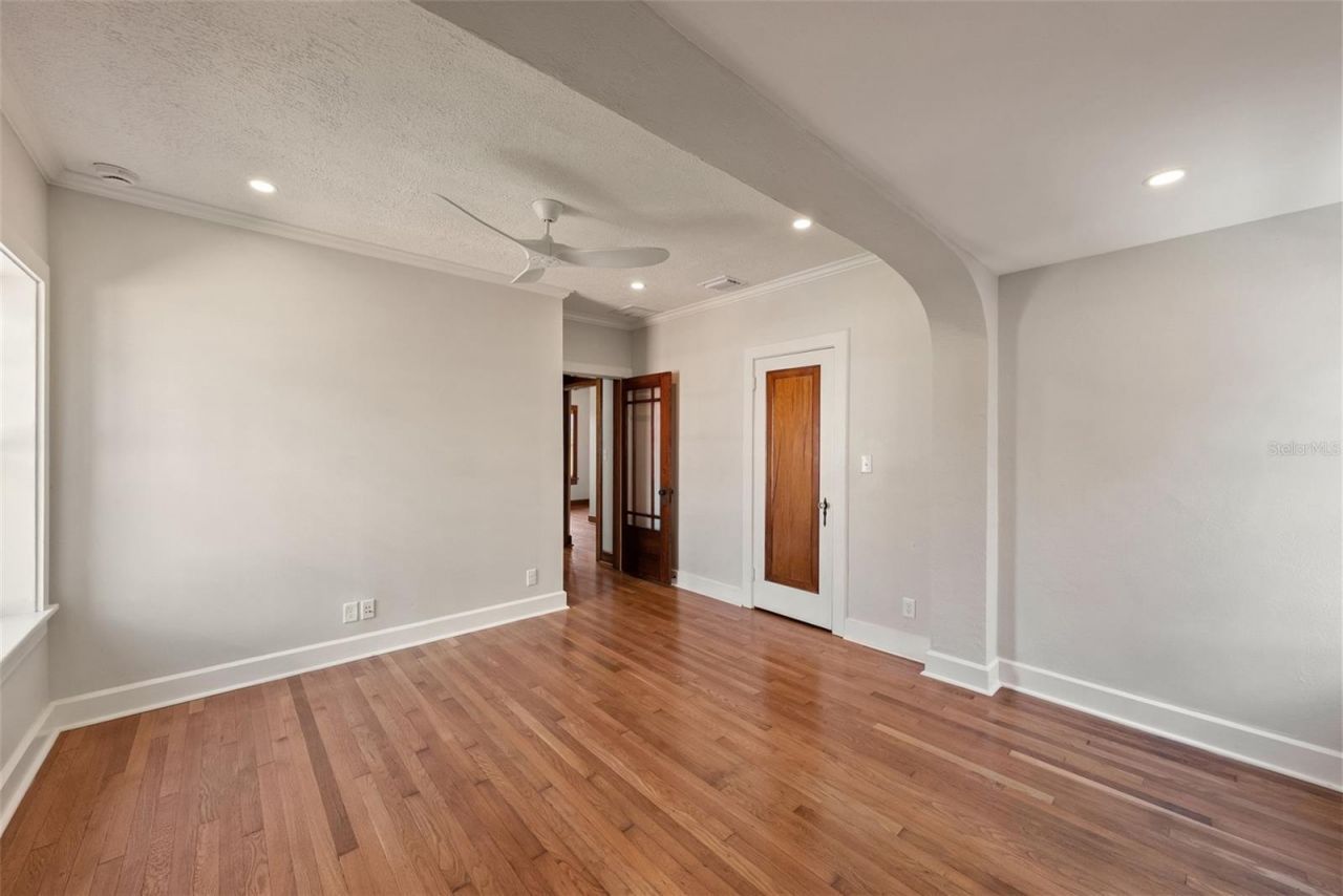 250 Mirror Lake Drive N, Saint Petersburg, FL 33701 Photo