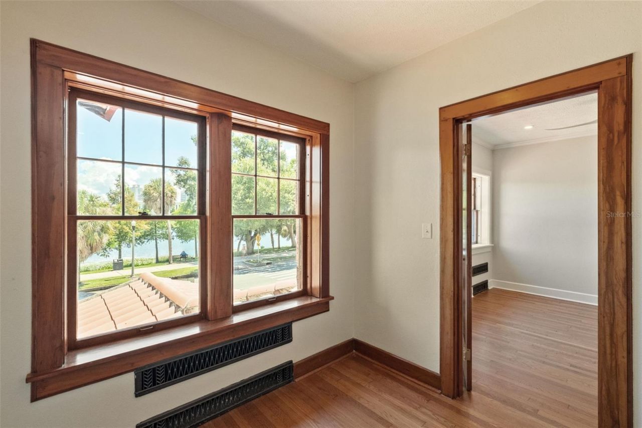 250 Mirror Lake Drive N, Saint Petersburg, FL 33701 Photo