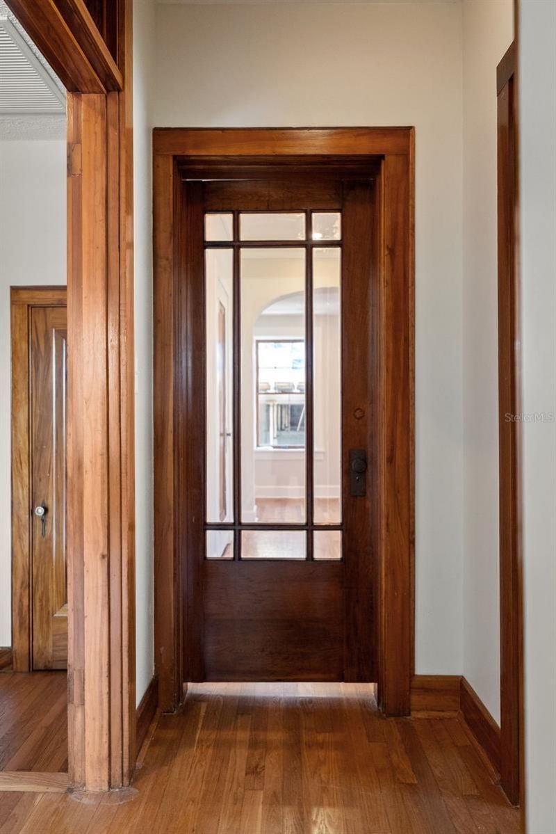 250 Mirror Lake Drive N, Saint Petersburg, FL 33701 Photo