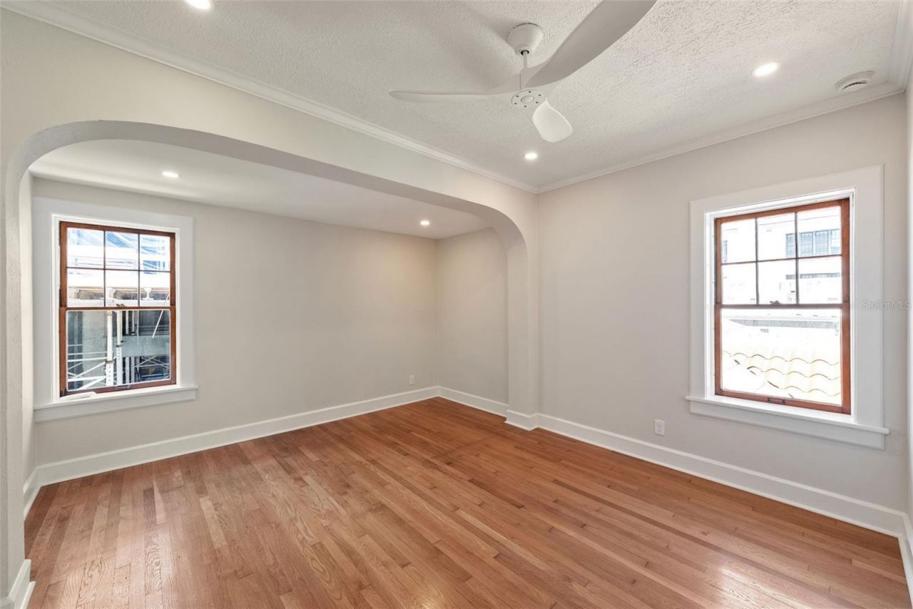 250 Mirror Lake Drive N, Saint Petersburg, FL 33701 Photo