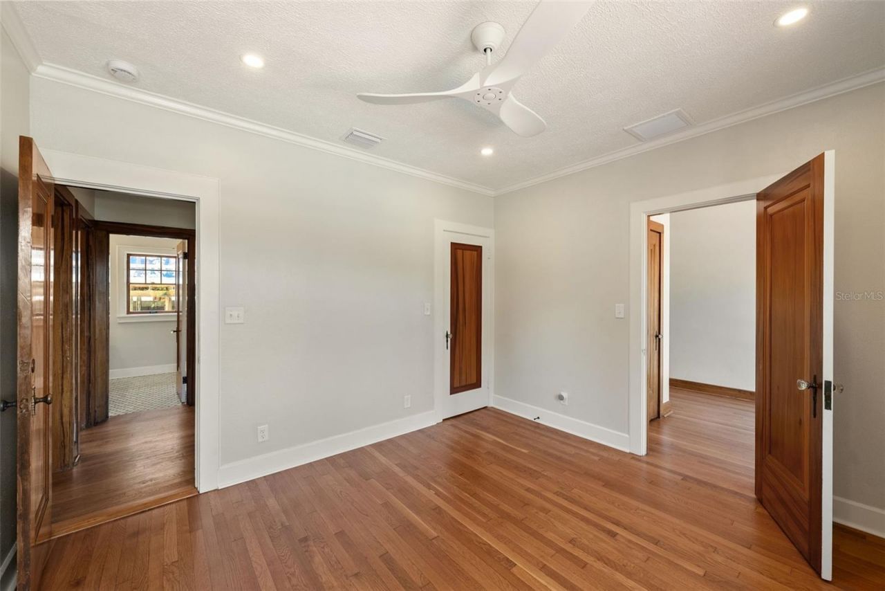 250 Mirror Lake Drive N, Saint Petersburg, FL 33701 Photo