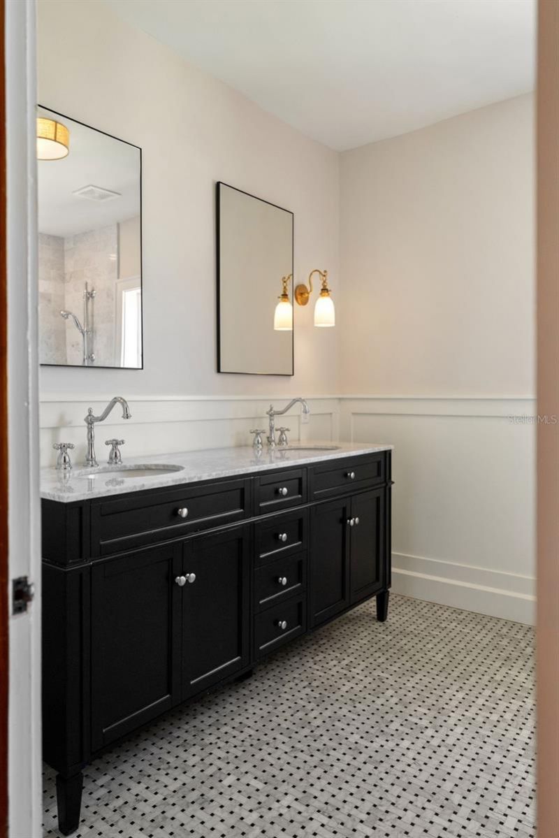 250 Mirror Lake Drive N, Saint Petersburg, FL 33701 Photo