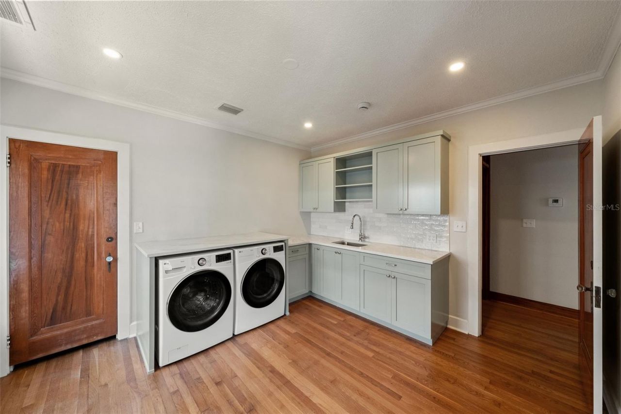 250 Mirror Lake Drive N, Saint Petersburg, FL 33701 Photo
