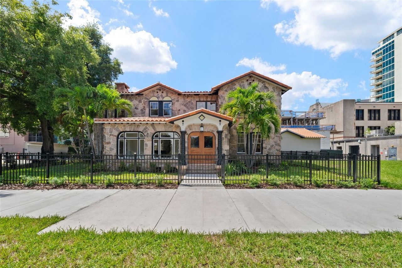 250 Mirror Lake Drive N, Saint Petersburg, FL 33701 Photo