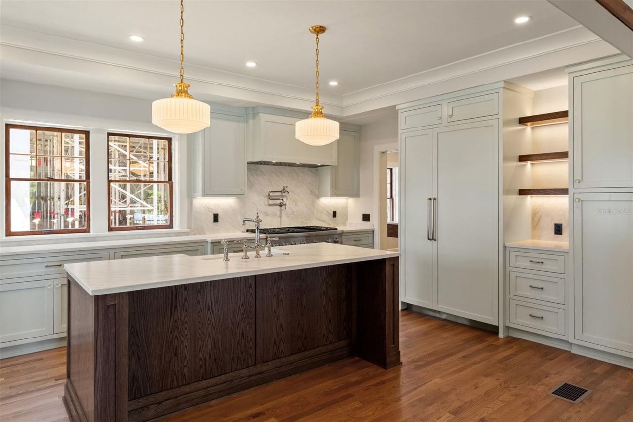250 Mirror Lake Drive N, Saint Petersburg, FL 33701 Photo