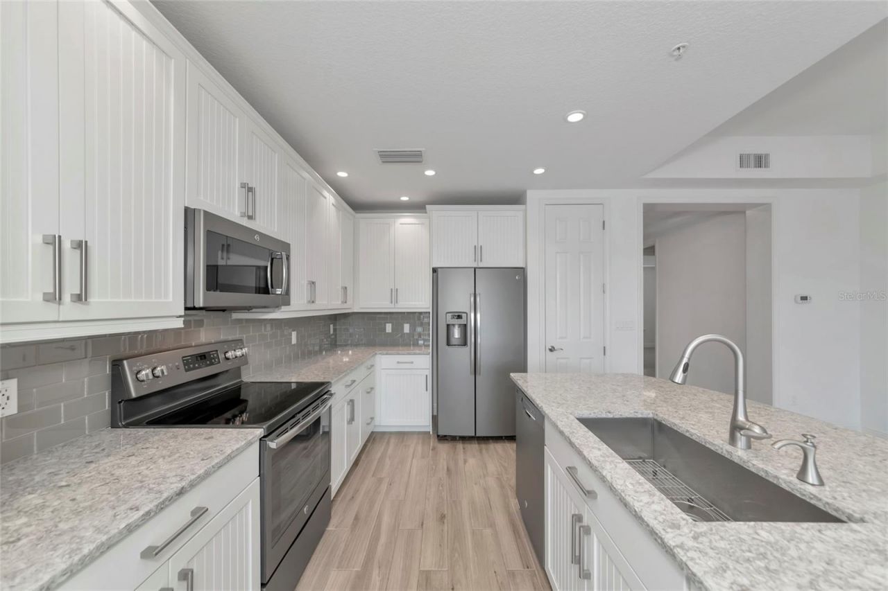 10530 Boardwalk Loop, Unit 202, Bradenton, FL 34202 Photo