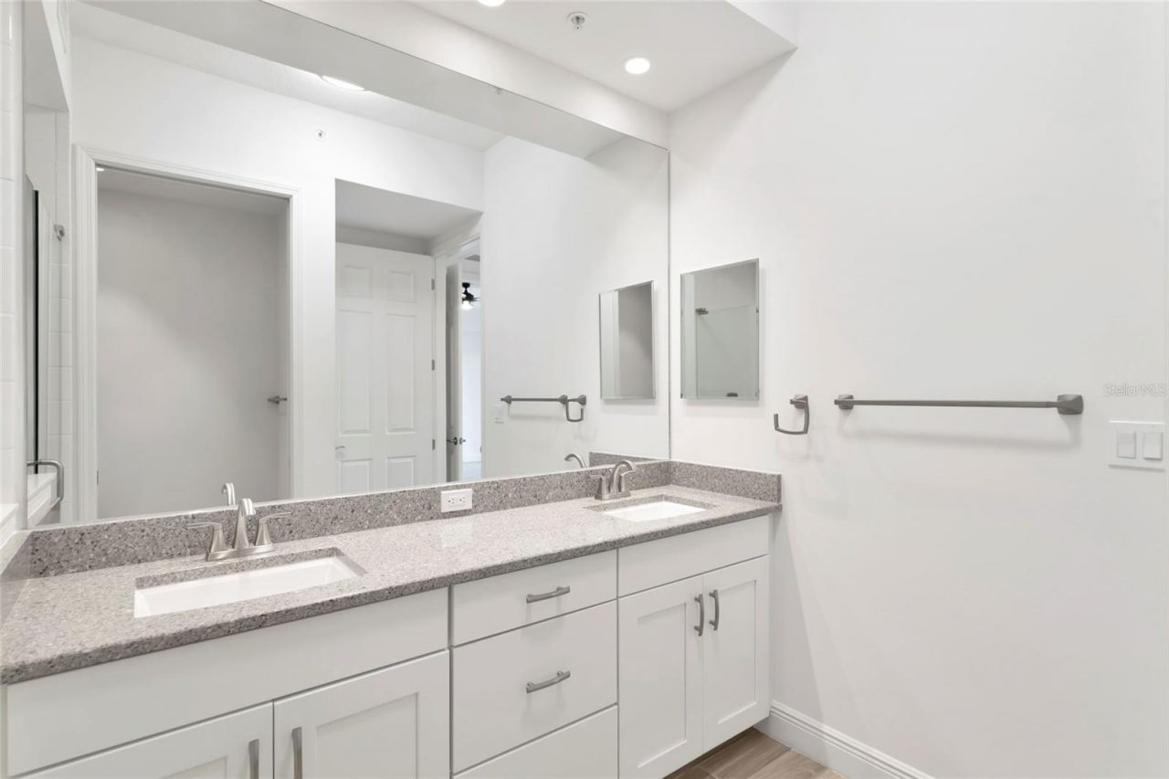 10530 Boardwalk Loop, Unit 202, Bradenton, FL 34202 Photo