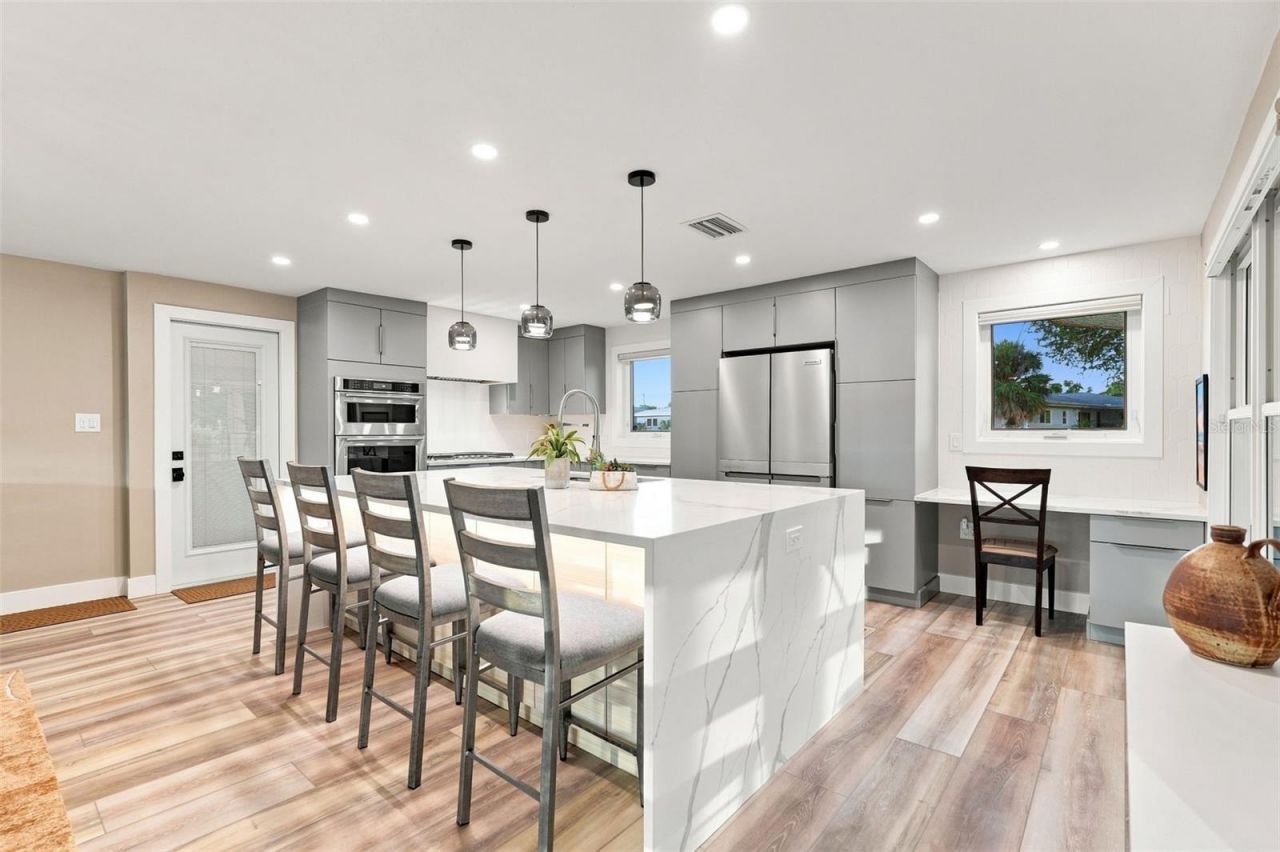 2303 Constitution Boulevard, Sarasota, FL 34231 Photo