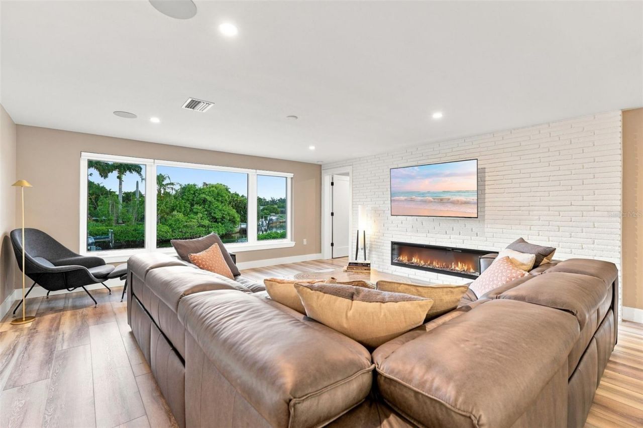 2303 Constitution Boulevard, Sarasota, FL 34231 Photo