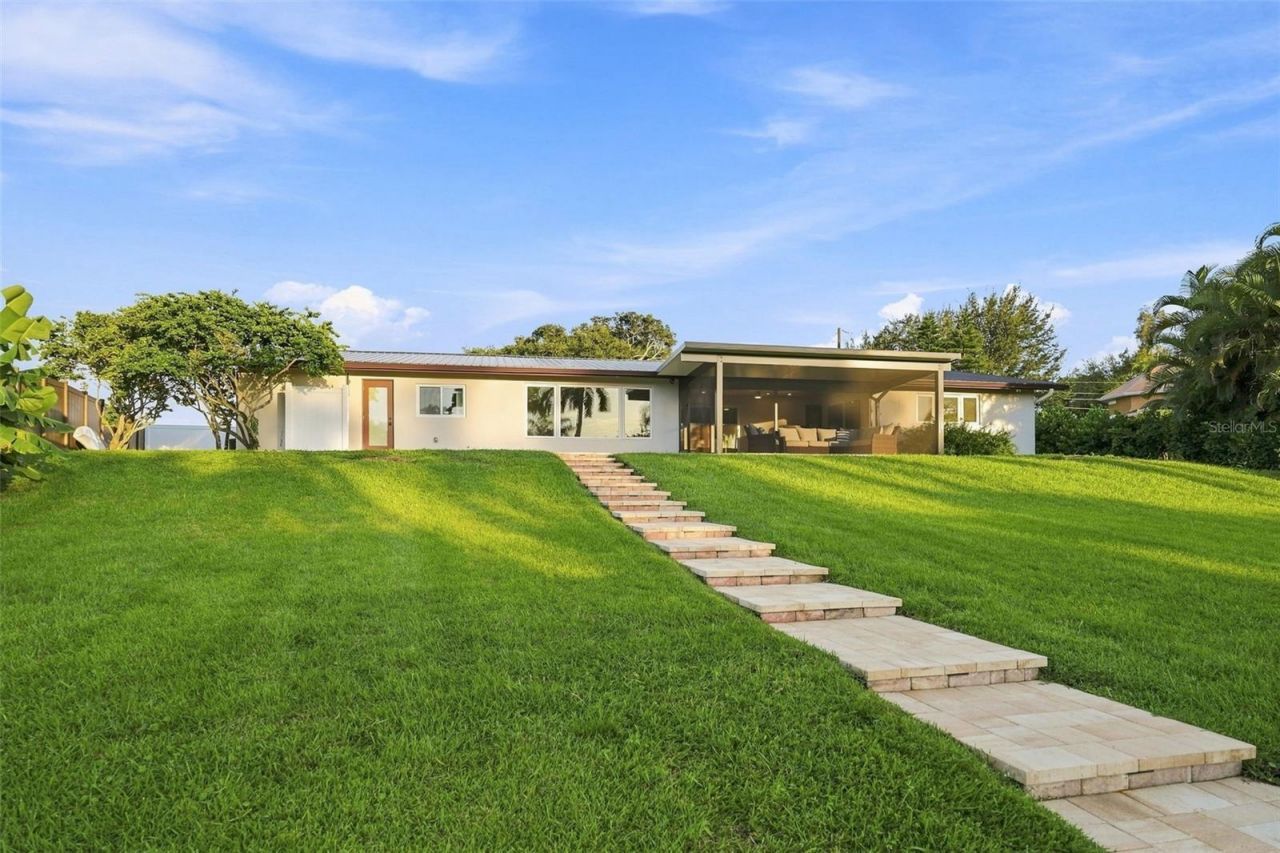 2303 Constitution Boulevard, Sarasota, FL 34231 Photo