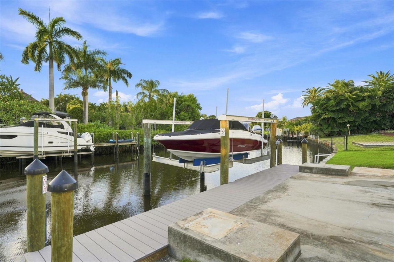 2303 Constitution Boulevard, Sarasota, FL 34231 Photo