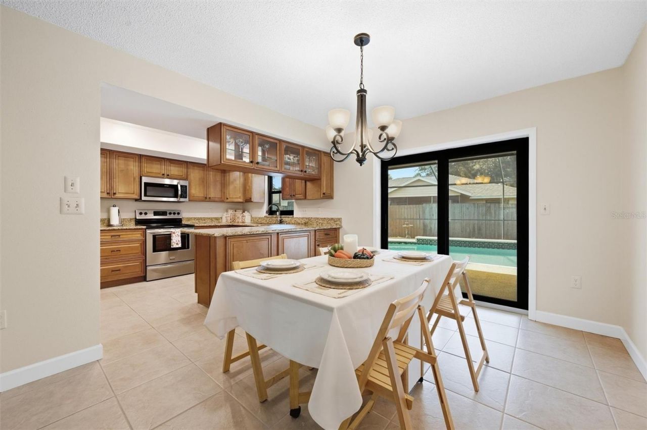 2328 Spring Oaks Circle, Sarasota, FL 34234 Photo