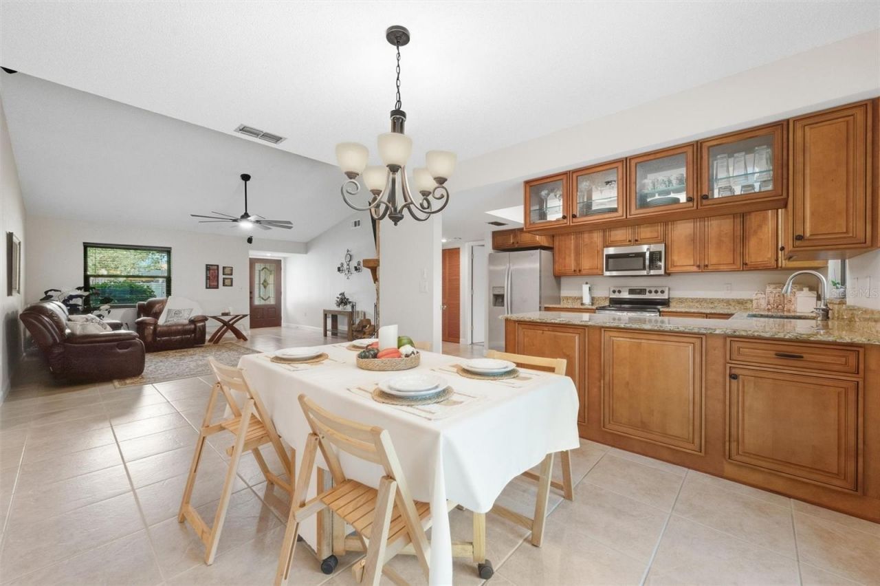 2328 Spring Oaks Circle, Sarasota, FL 34234 Photo