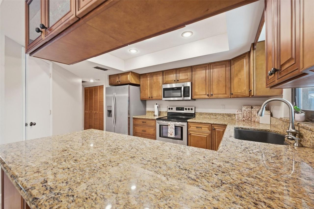 2328 Spring Oaks Circle, Sarasota, FL 34234 Photo