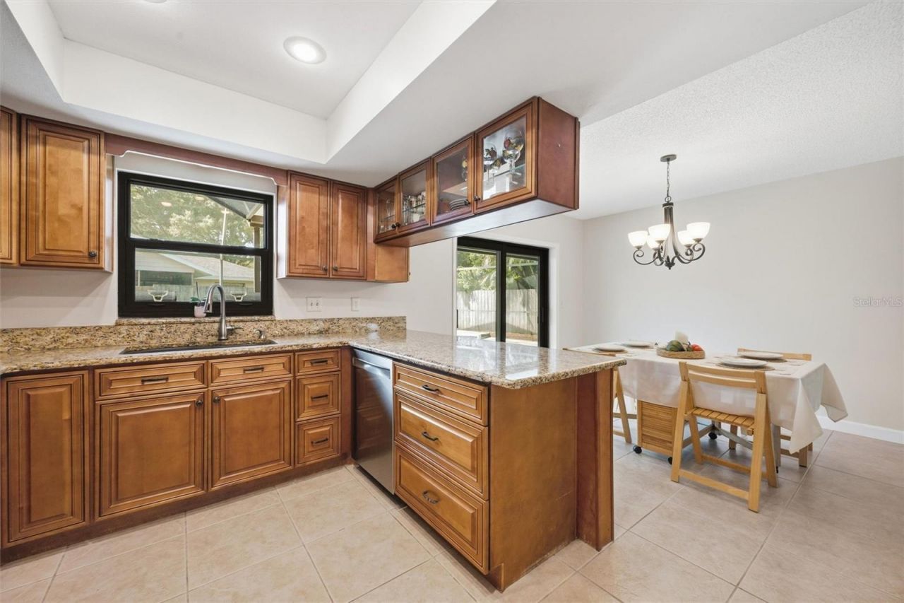 2328 Spring Oaks Circle, Sarasota, FL 34234 Photo