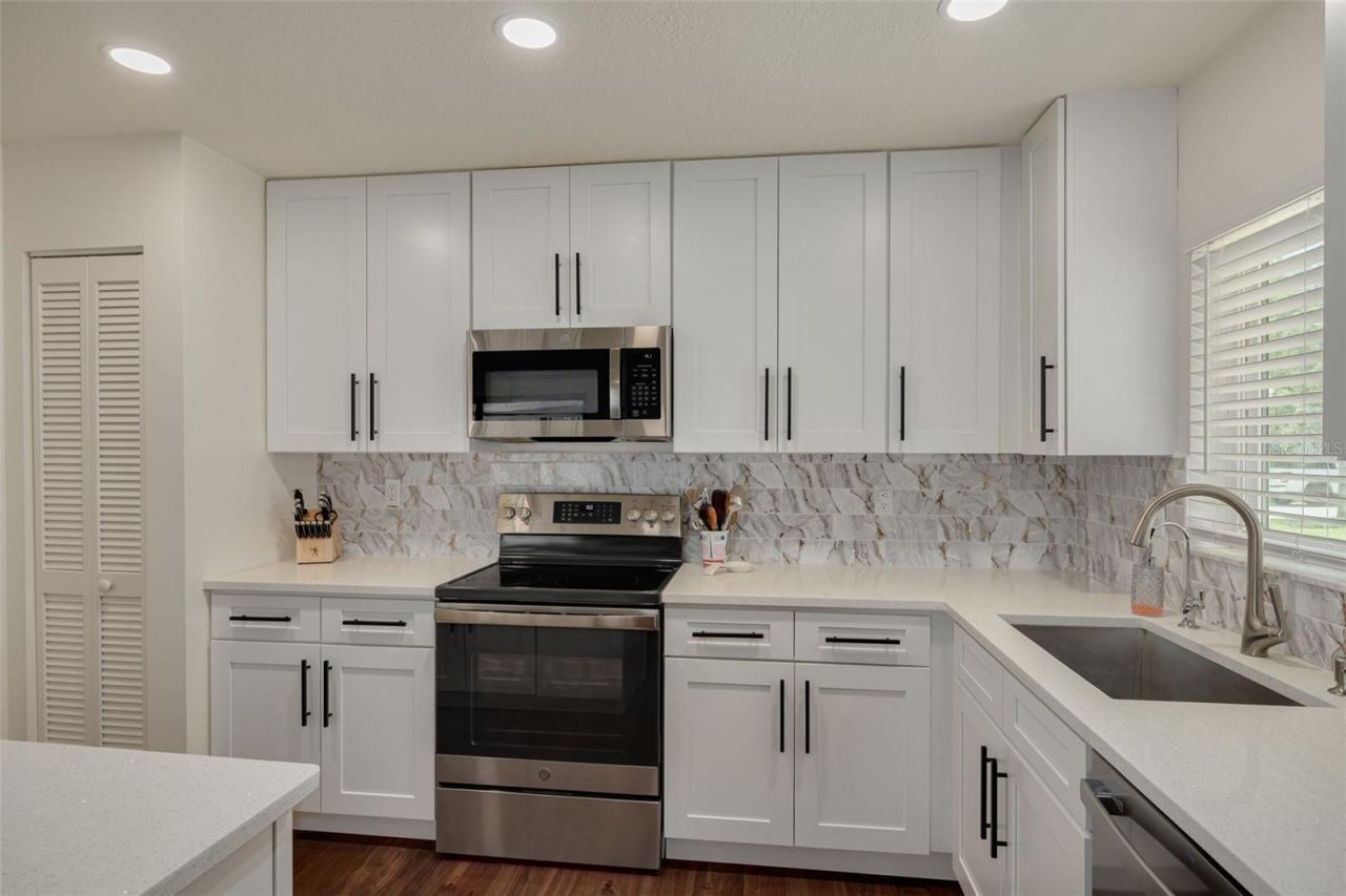 3160 Chamblee Lane , Clearwater, FL 33759 Photo