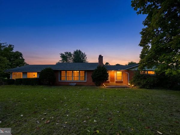 4 SHERWOOD DRIVE, CARLISLE, PA 17015