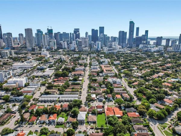 1010 SW 8th Ave , Miami, FL 33130