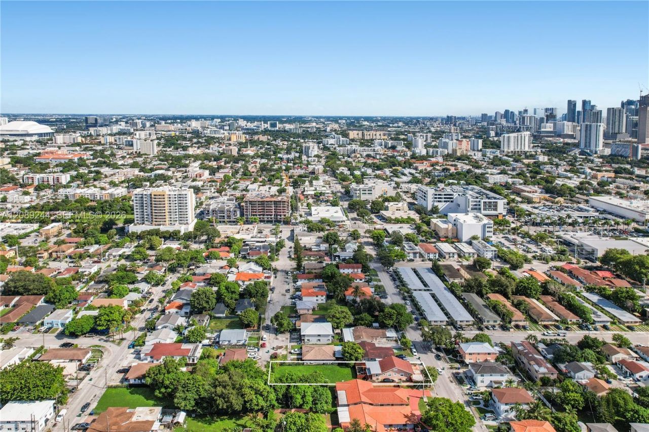 1010 SW 8th Ave , Miami, FL 33130 Photo