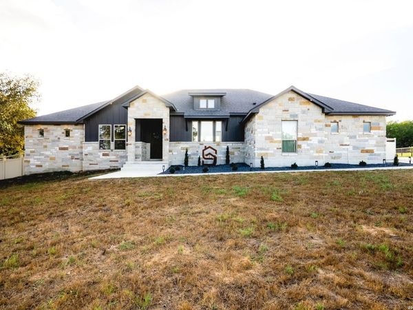 109 Owen Ridge Dr, La Vernia, TX 78121