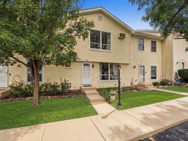 114 Raintree Court , Aurora, IL 60504