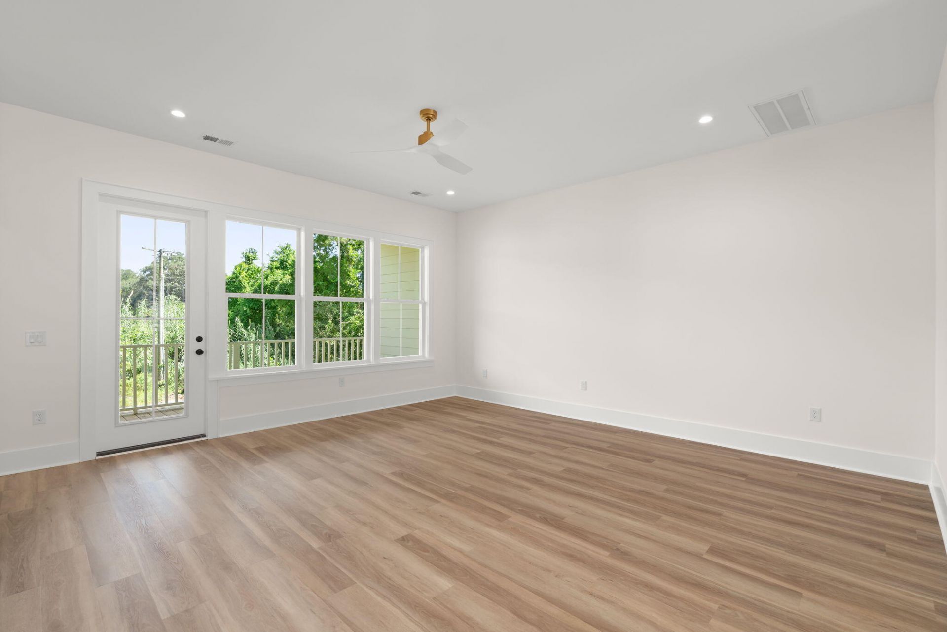 1600 Lauda Drive Photo 6