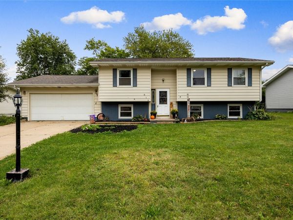 518 Windsor Drive , Solon, IA 52333
