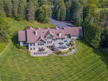 633 W Bloomfield Road, Pittsford, NY 14534