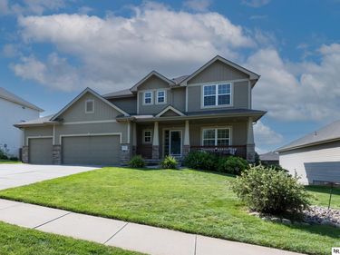10605 Hillcrest Drive, La Vista, NE 68128