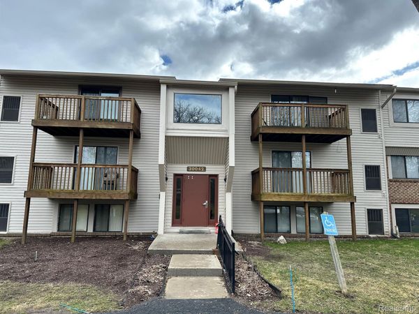30042 W 12 MILE RD , Unit 60, Farmington Hills, Mi 48334