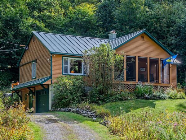 90 Lawrence Lane, Sunderland, VT 05250