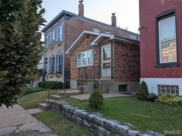 6110 Virginia Avenue , St Louis, MO 63111
