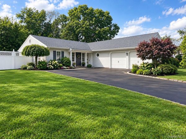 4 Carston Street W, Selden, NY 11784