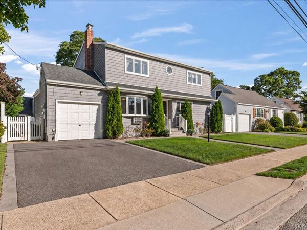 89 3rd Avenue , Massapequa Park, NY 11762