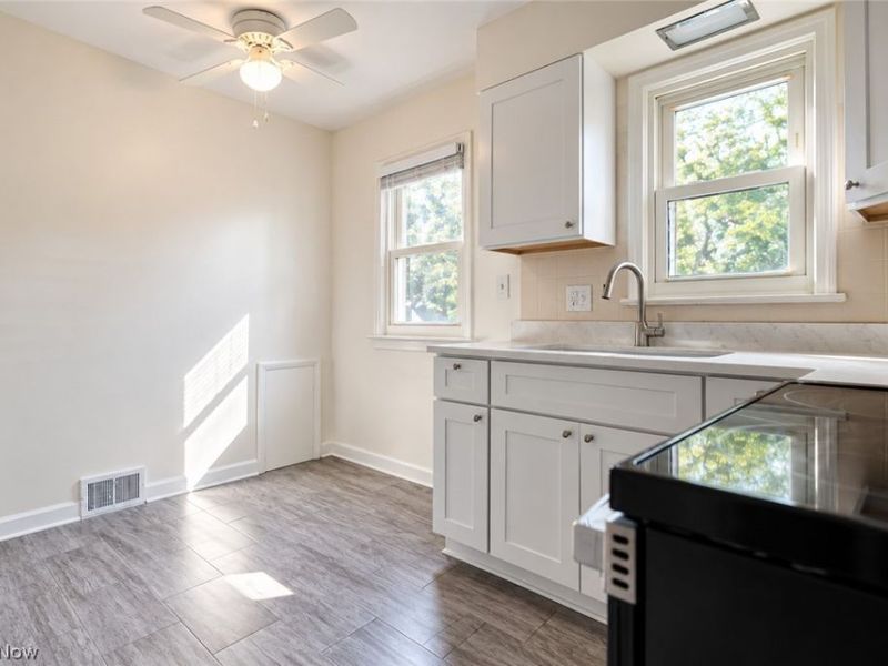 5707 Ridgewood Avenue, Parma, OH 44129 Photo 7