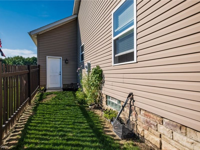 6188 Cartage Avenue NW, Canal Fulton, OH 44614 Photo 9