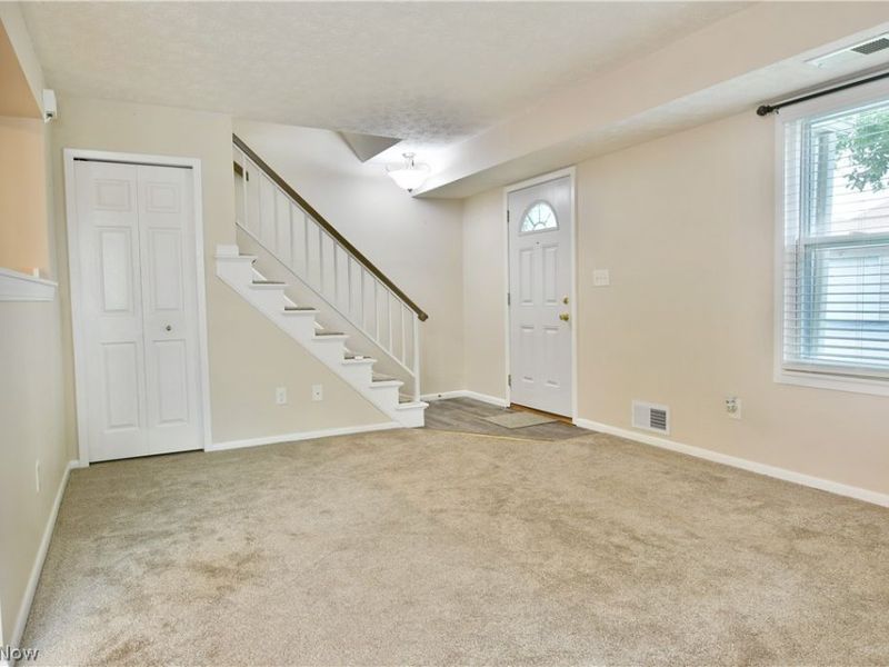 3112 Ivy Hill Circle, Unit C, Cortland, OH 44410 Photo 4