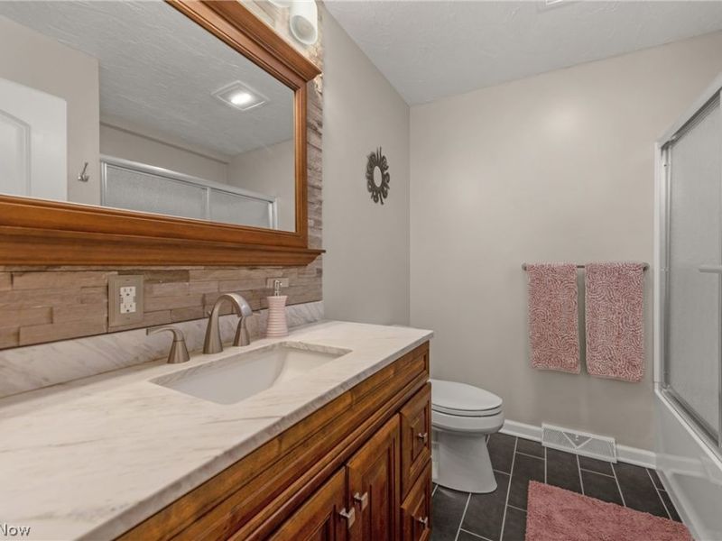 275 Kraft Street, Berea, OH 44017 Photo 29