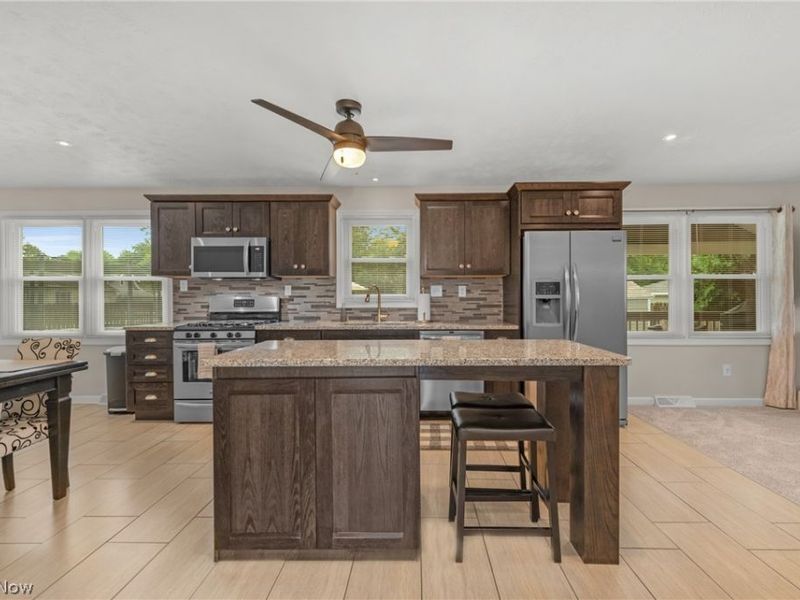 275 Kraft Street, Berea, OH 44017 Photo 4