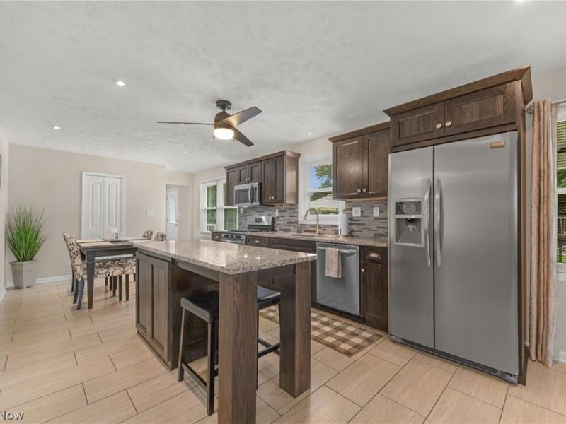275 Kraft Street, Berea, OH 44017 Photo 7