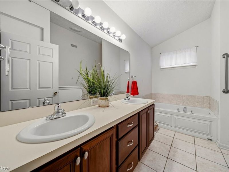 2600 Redtail Court, Unit 34, Twinsburg, OH 44087 Photo 34