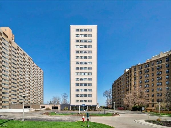 12520 Edgewater Drive , Unit 901, Lakewood, OH 44107