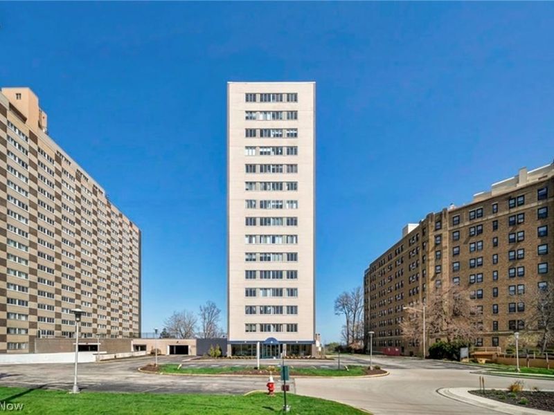 12520 Edgewater Drive, Unit 901, Lakewood, OH 44107 Photo 1