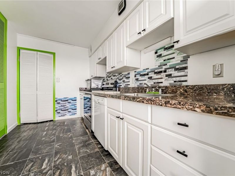 12520 Edgewater Drive, Unit 901, Lakewood, OH 44107 Photo 21